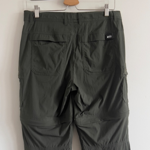 REI COOP relaxed nylon hiking pants 8 outdoors army green zip leg shorts pockets - Picture 6 of 8